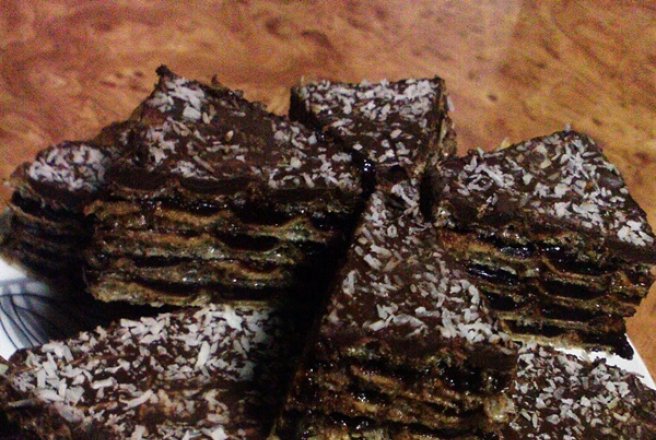 Prăjitură cu cacao și foi de napolitană