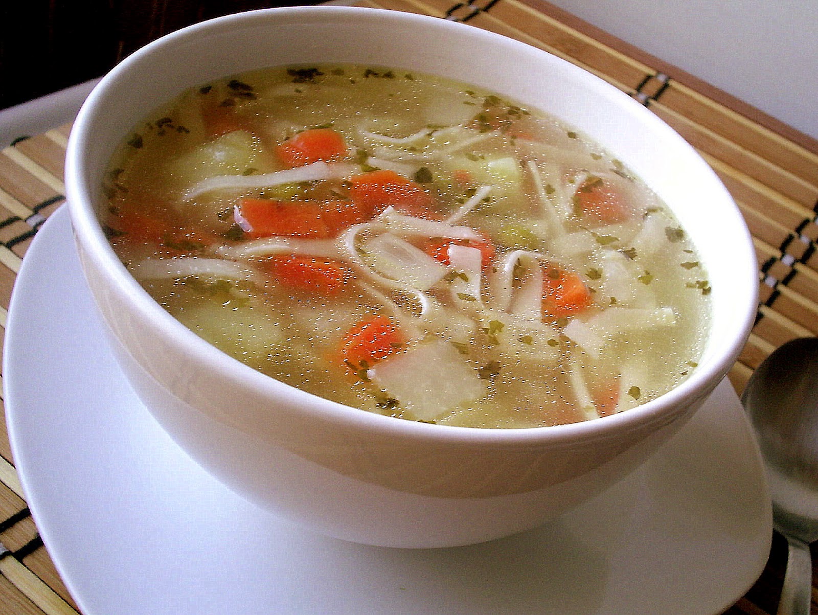 Supa de legume cu taitei de casa