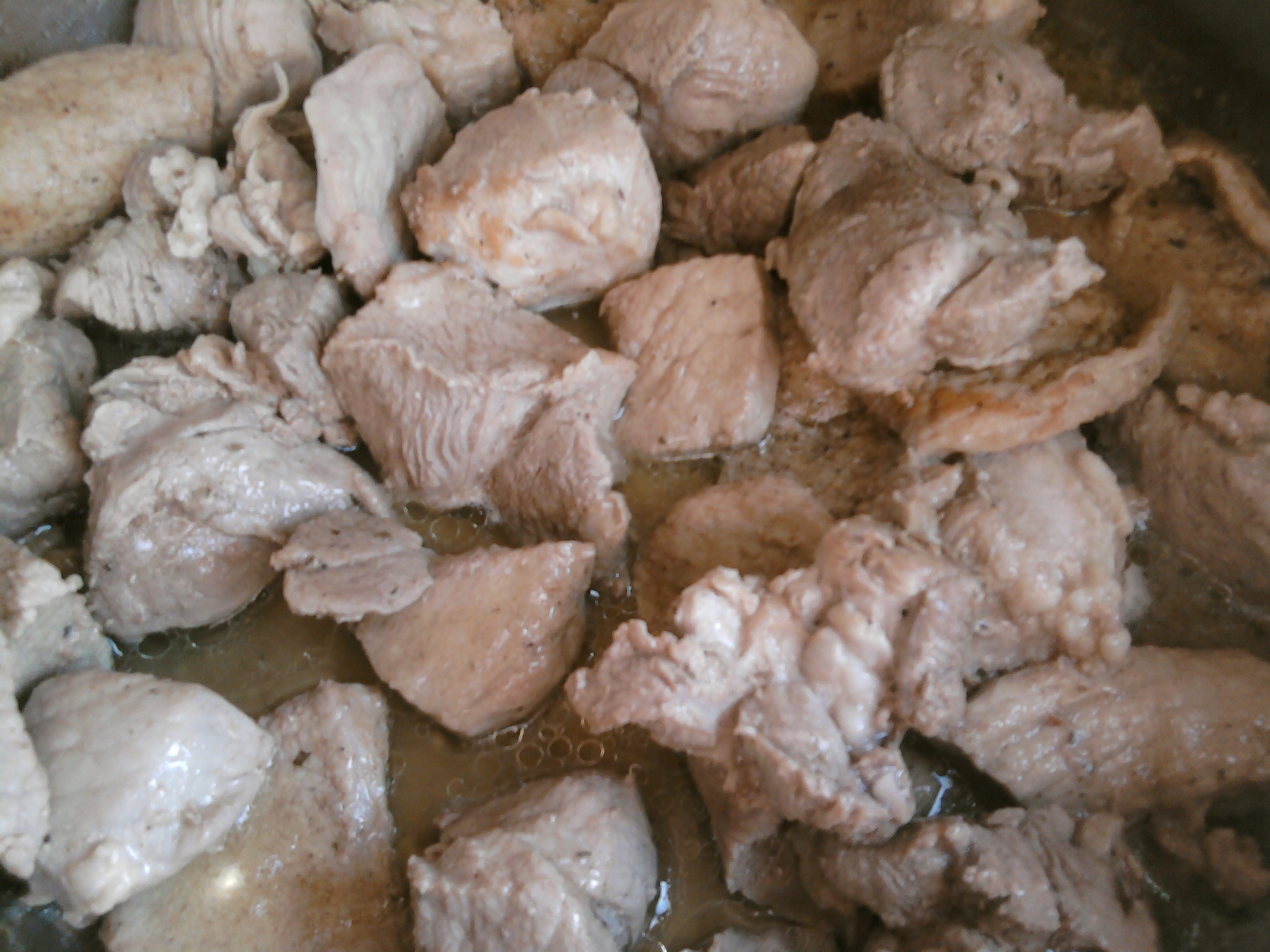 Tocanita taraneasca de porc cu ciuperci si pita de casa.