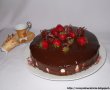 Tort cu capsuni si glazura de ciocolata-3
