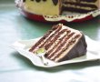 Tort de ciocolata si crema swiss merengue cu capsune-1