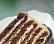 Tort de ciocolata si crema swiss merengue cu capsune-2