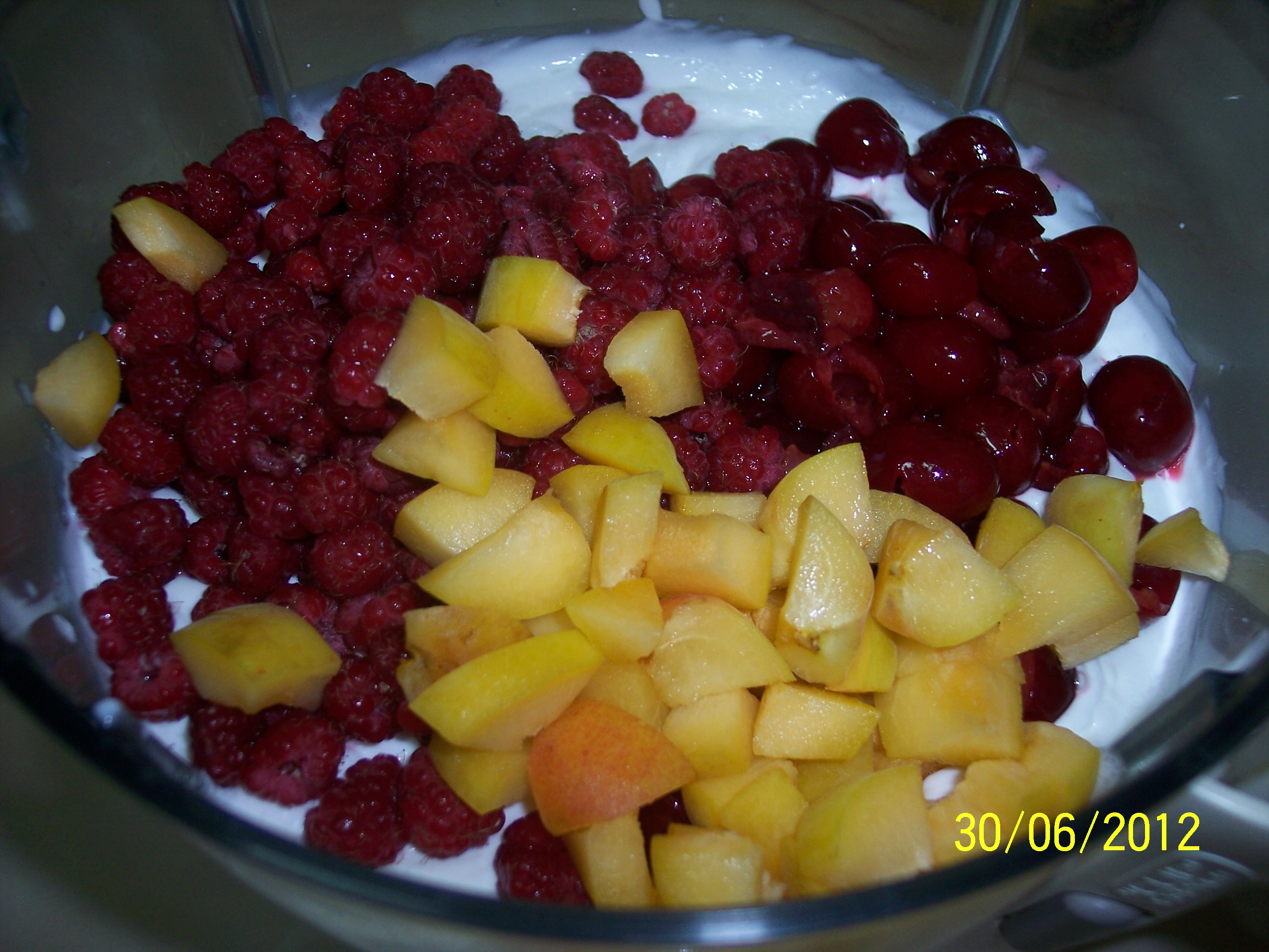 Tort racoros cu fructe de vara