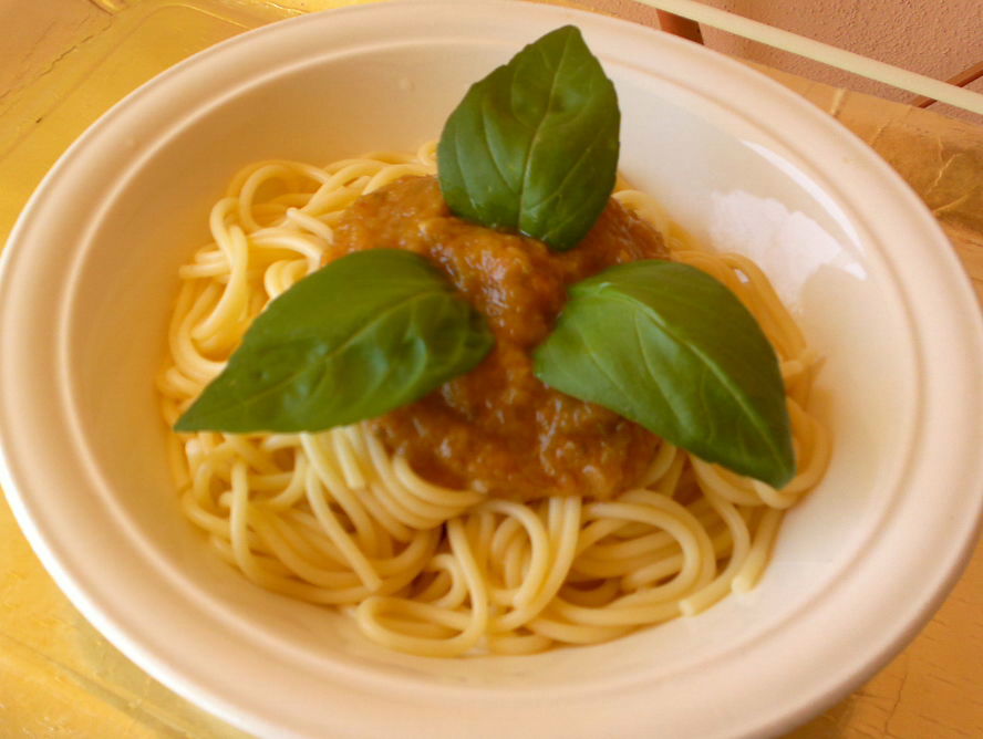 Spaghete cu sos de zacusca