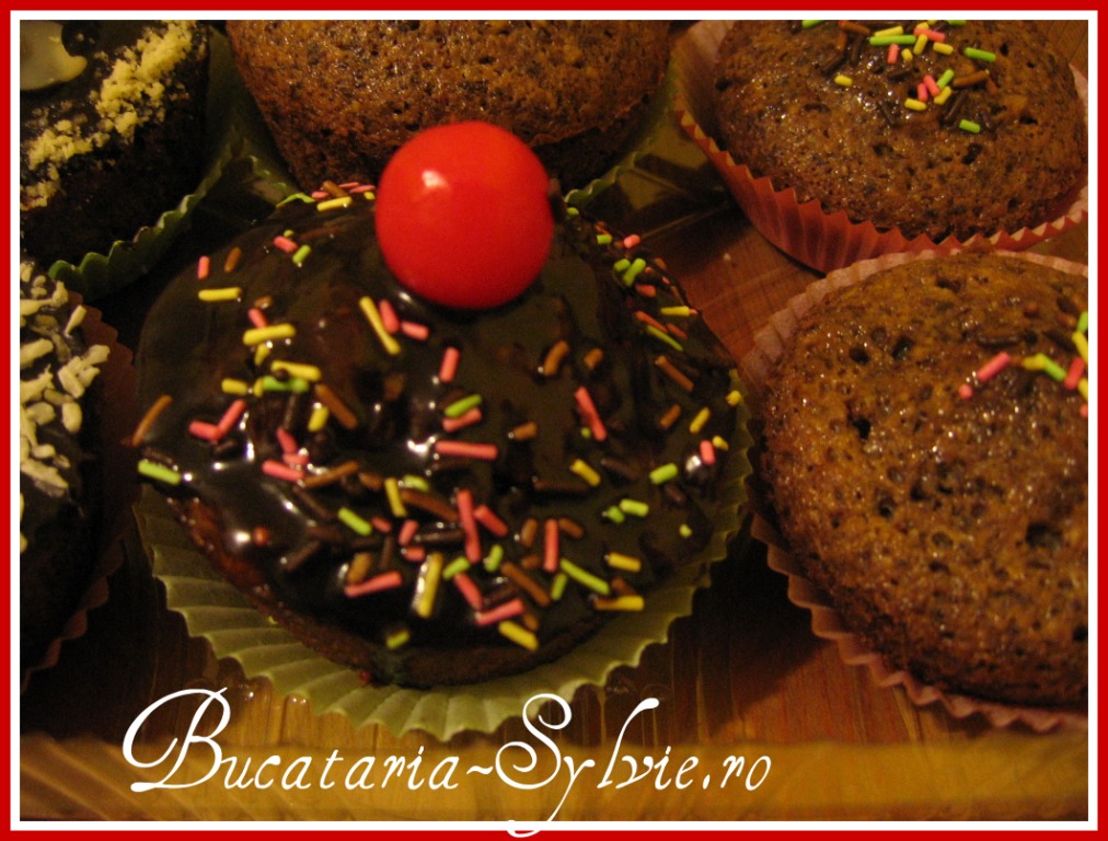 Muffins de Sarbatoare cu ciocolata si migdale
