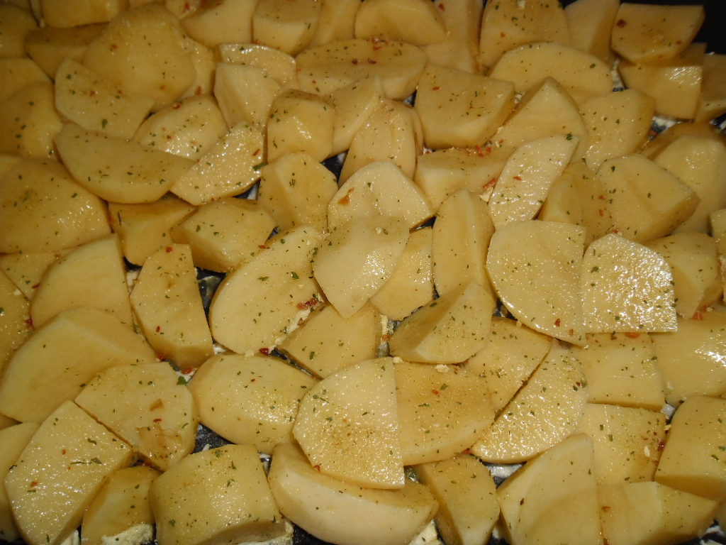 Cartofi taranesti la cuptor cu sos picant