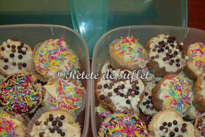 Cupcakes cu lamaie si topping de ciocolata alba