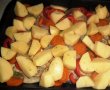 Friptura de porc cu legume si carnati picanti la cuptor-1
