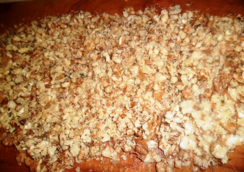 Tort cu blat din mere nuci si biscuiti