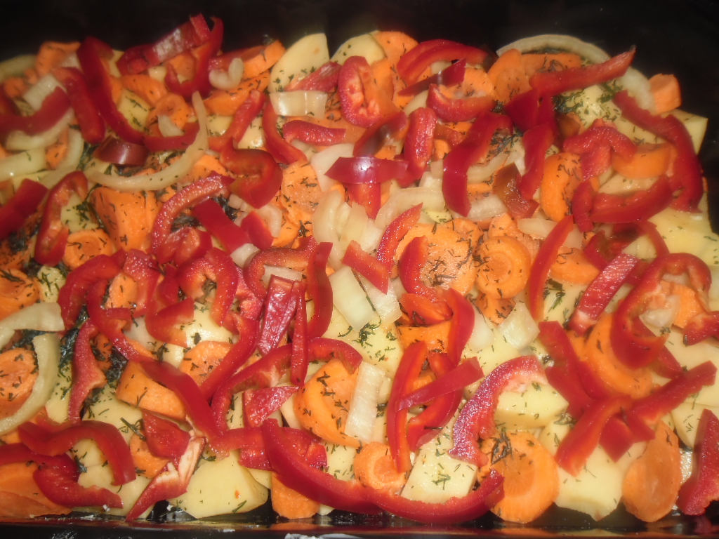 Cartofi cu kaizer si legume la cuptor (reteta cu numarul 100)