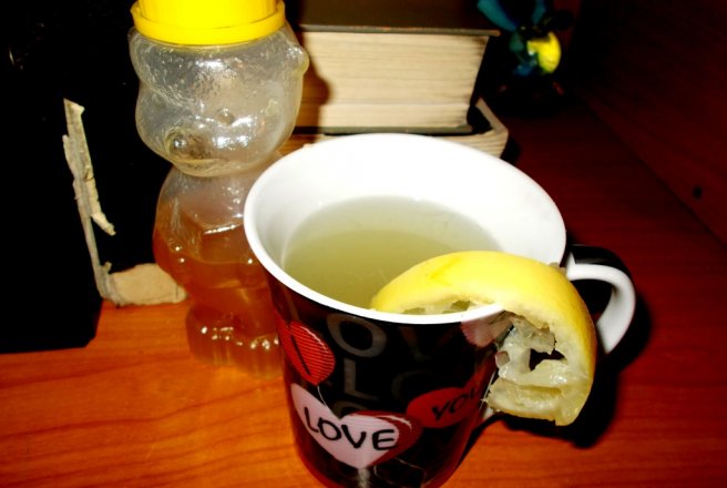 Ceai de lamaie cu miere de albine