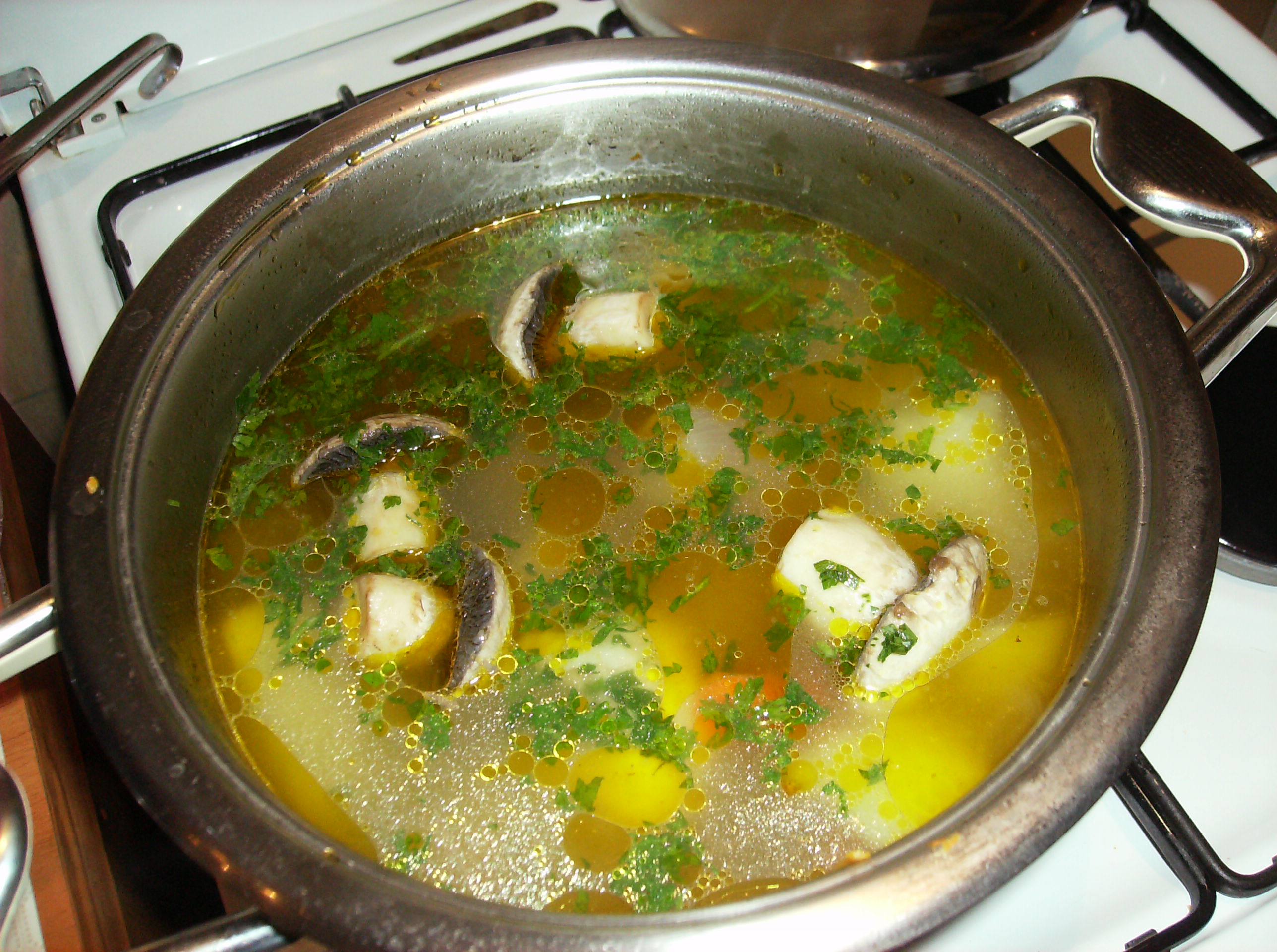 Supa de pui cu ciuperci in vas Zepter