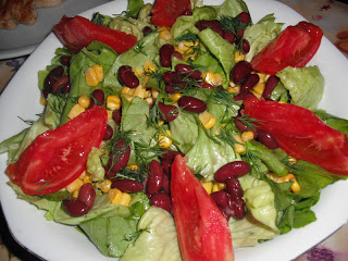 Salata verde cu fasole si porumb