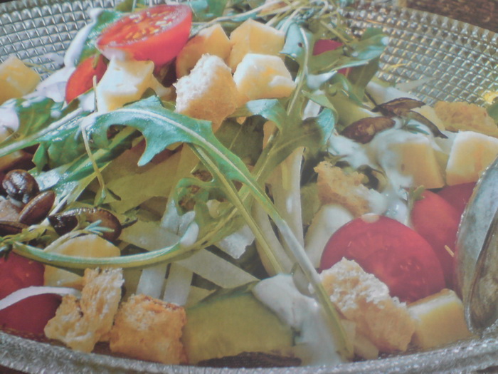 Salata cu plante aromate