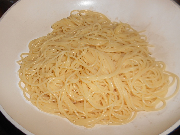 Spaghete cu ton si usturoi