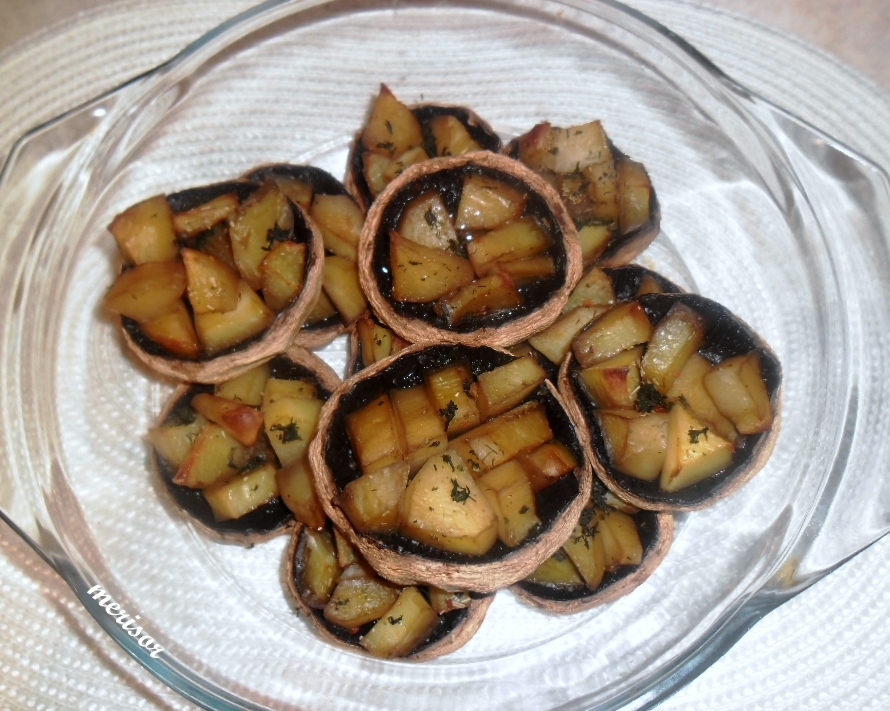 Ciuperci umplute cu cartofi condimentati