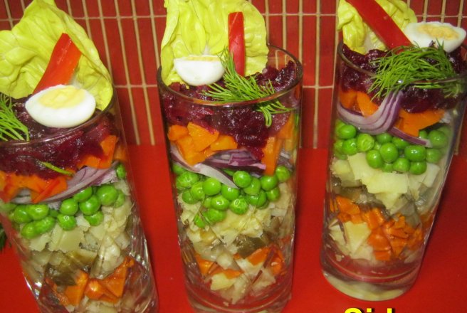 Salata ruseasca su sos vinegrette sau tartar