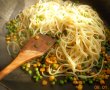Spaghete cu legume si sos de usturoi-2