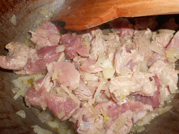 Tocanita de fasole rosie cu carne de porc
