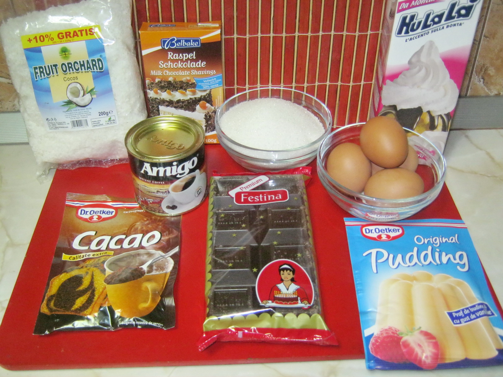 Prajitura cu nuca de cocos, ciocolata si crema de vanilie