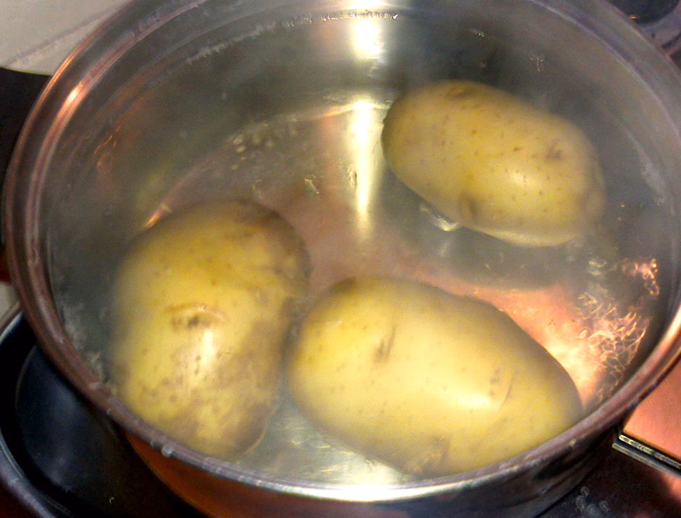 Cescute de cartofi duchesse cu umplutura de ciuperci