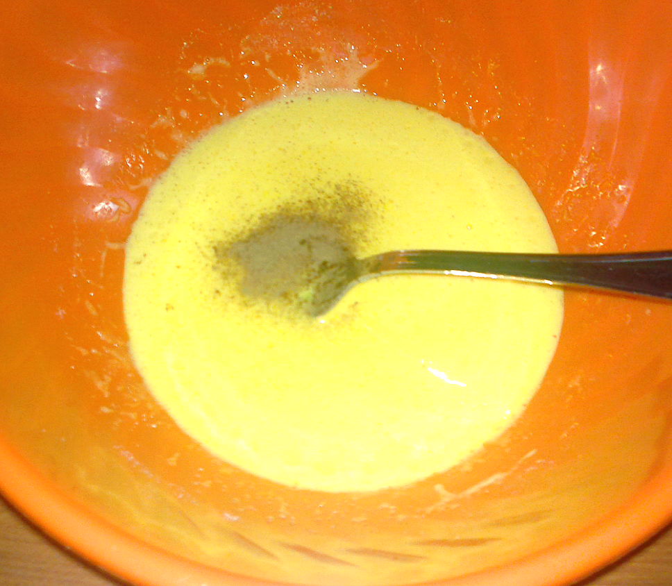 Tarta amaretto cu crema de vanilie si fructe