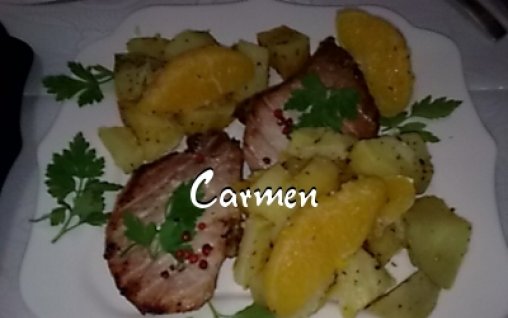 Retete Culinare - Cotlet de porc cu portocale si cartofi la cuptor.