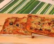 Pizza cu salam-16