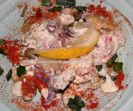 Salata de fructe de mare cu maioneza
