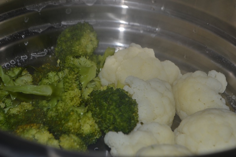 Broccoli si conopida cu sos de smantana si suc de morcovi
