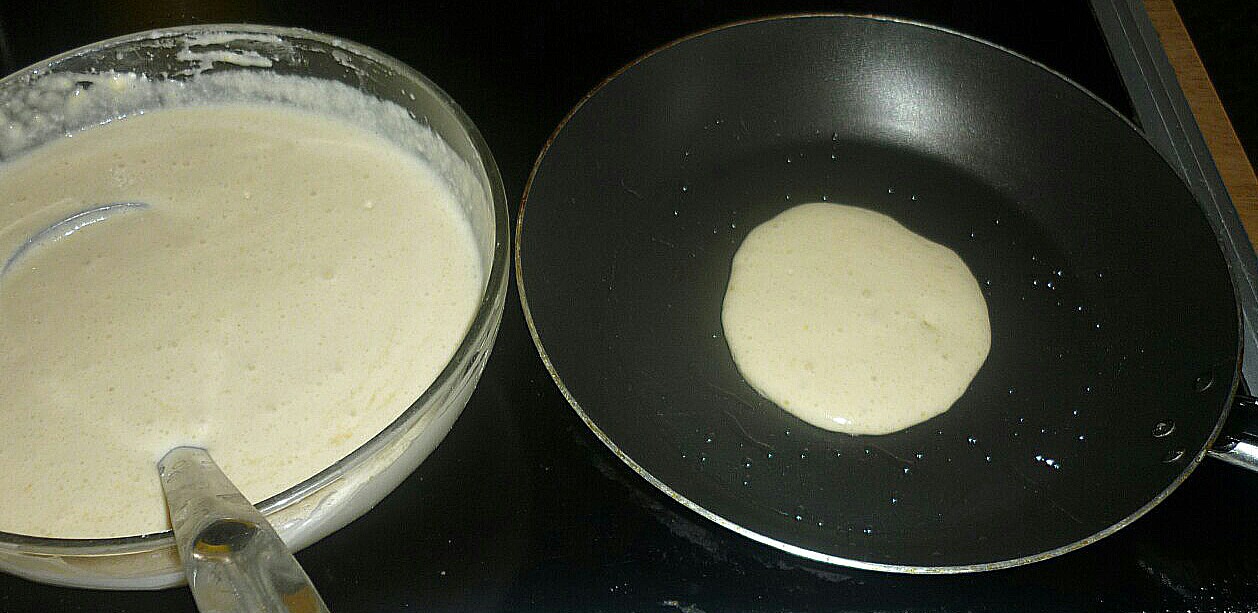 Pancakes (clatite americane) cu kiwi