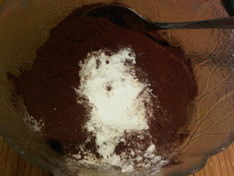 Tort cu ciocolata si crema