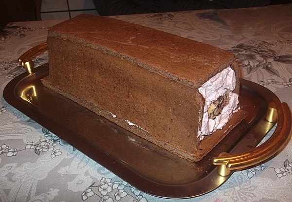 Tort cu rulada si crema de capsuni