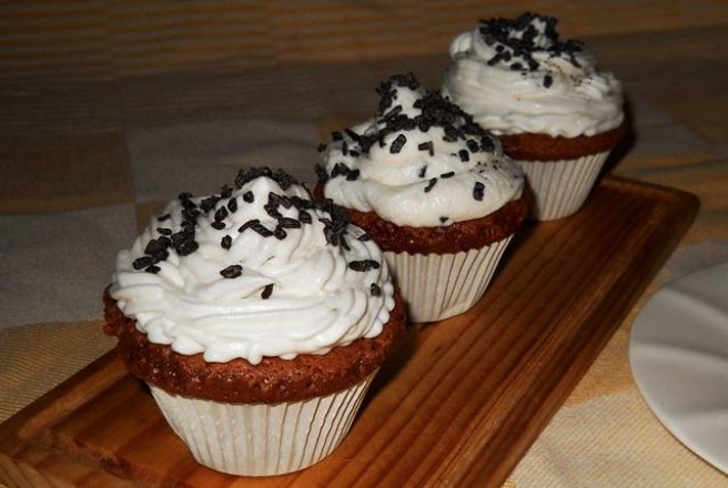 Chocolate Cupcakes with Banana Cream