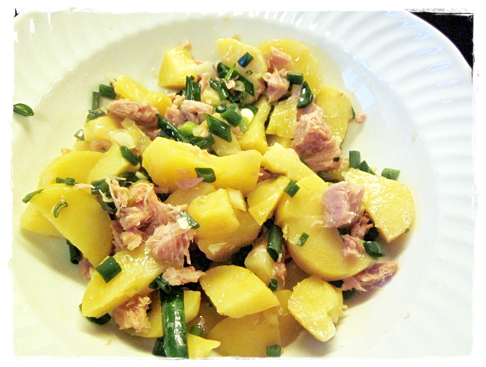 Salată de cartofi cu ton și capere