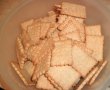 Budinca de gris cu dulceata de mure pe blat de biscuiti si nuca-4