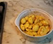 Cocos la tava cu cartofi aromati-4