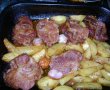 Ceafa de porc cu carnati ,cartofi si bere la cuptor-1