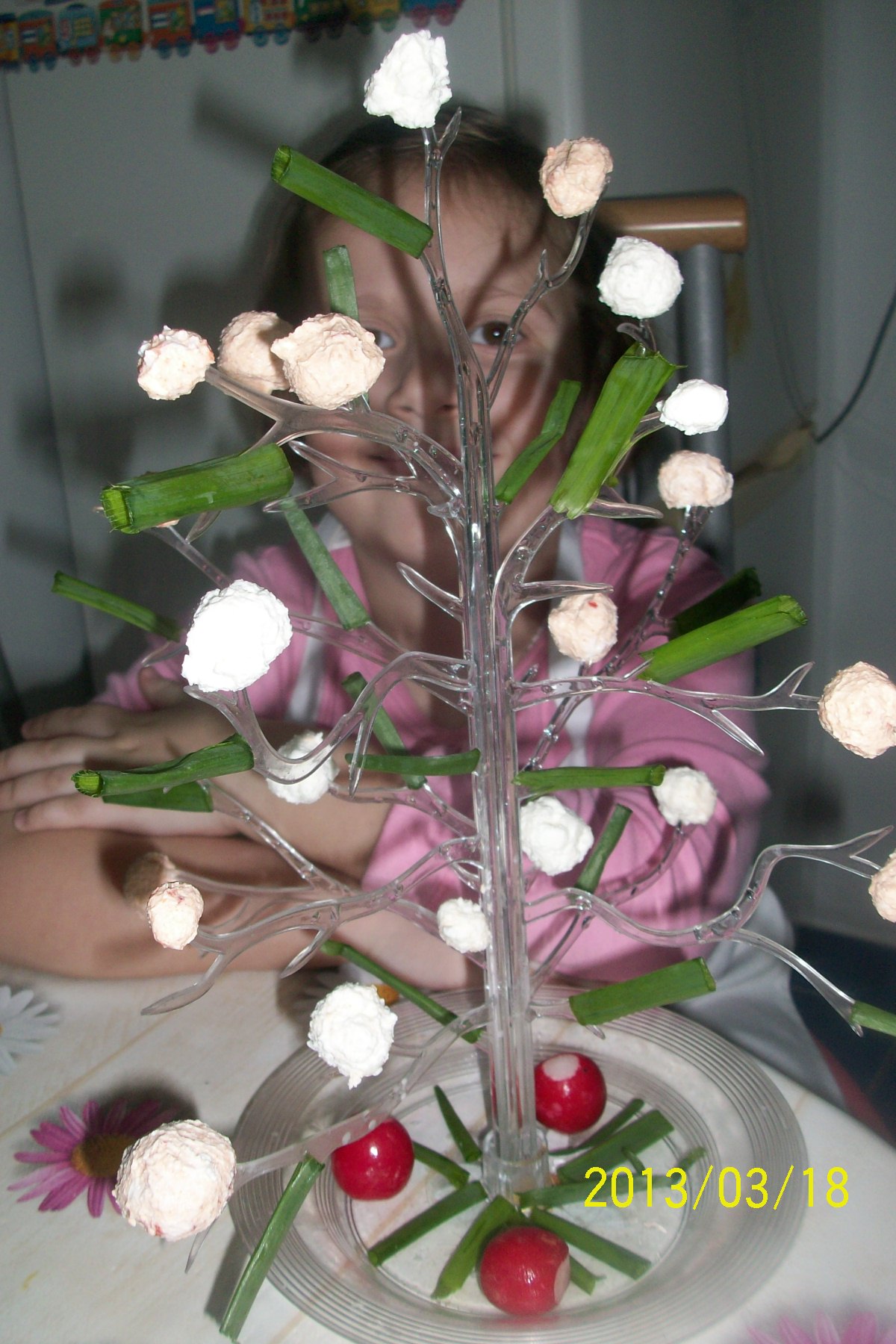Un copac cu flori de branza
