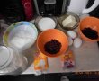 Briose(Cupcakes) pufoase cu merisoare si stafide-0