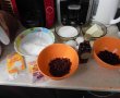 Briose(Cupcakes) pufoase cu merisoare si stafide-1