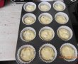 Briose(Cupcakes) pufoase cu merisoare si stafide-7