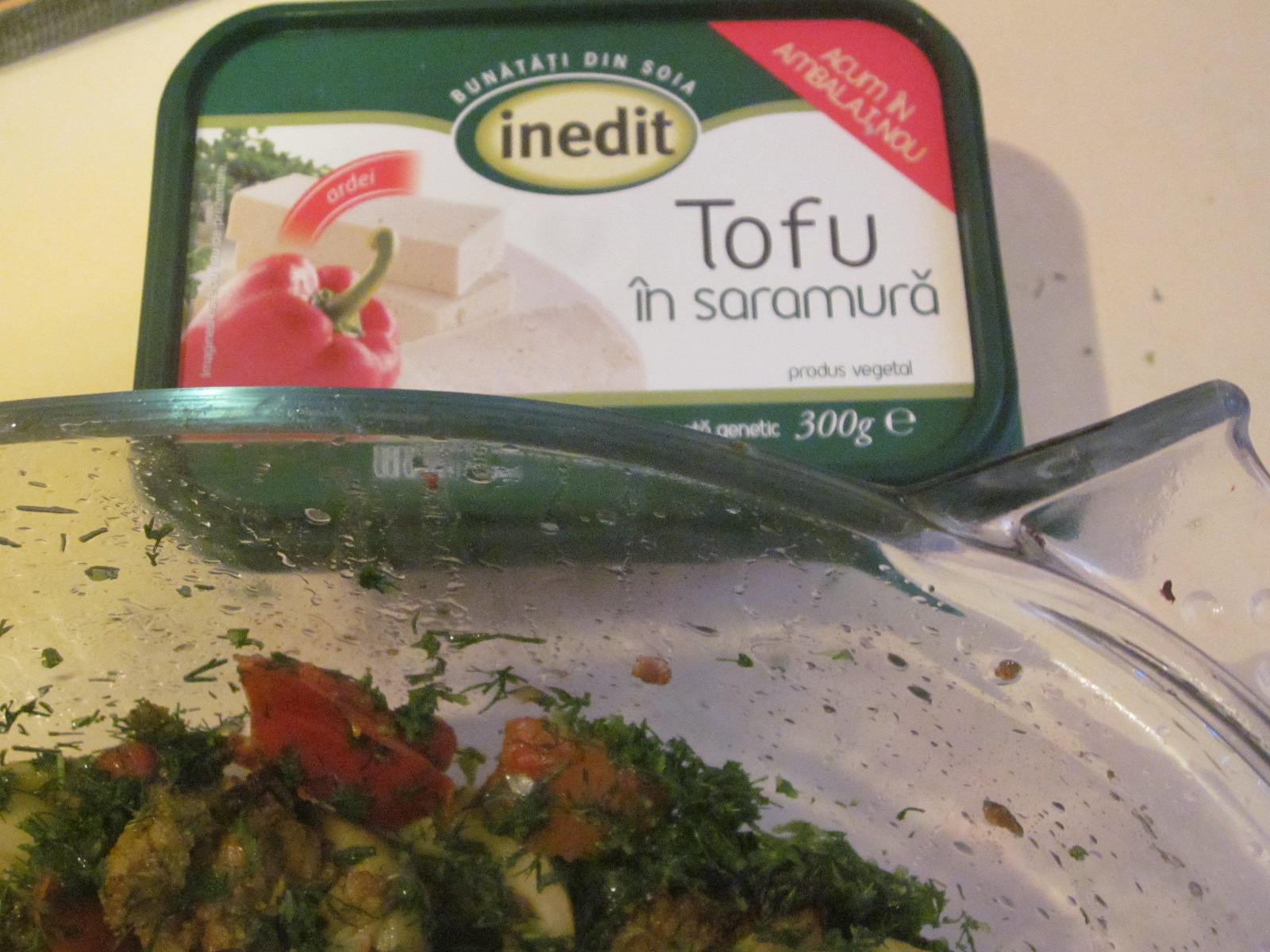 Salată cu legume și tofu