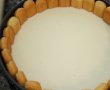 Desert tort cu crema de iaurt si piersici-6