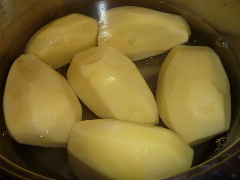 Cartof umplut cu pui si ciuperci