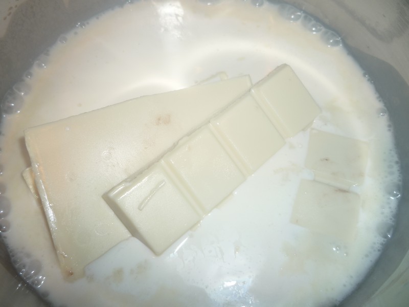 Duo mousse de ciocolata cu Miez de lapte si sos de capsuni