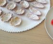 Barcute cu crema Chantilly si capsuni,Biscuiti floricele cu gem-14
