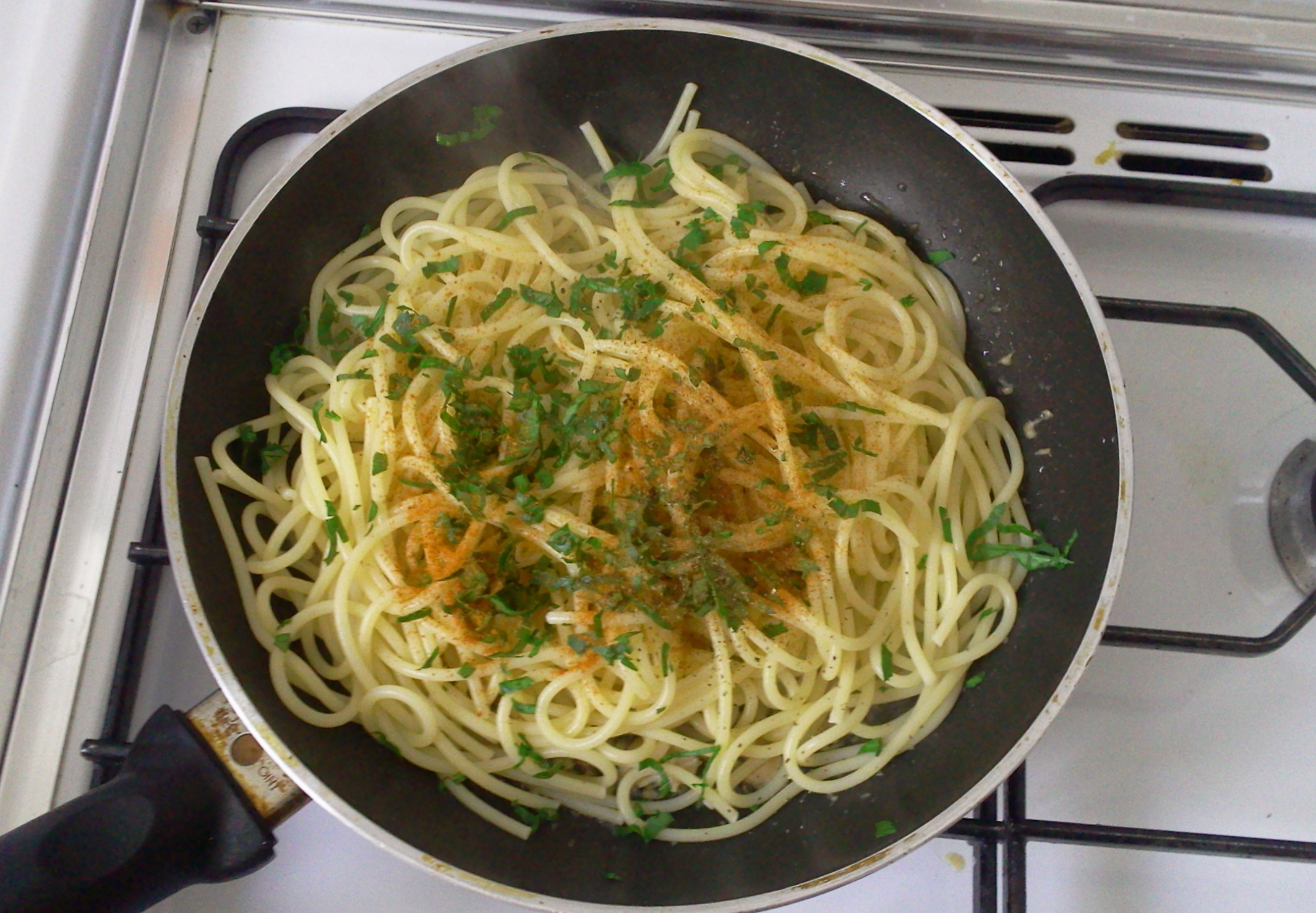 Spaghete cu ton si lamaie