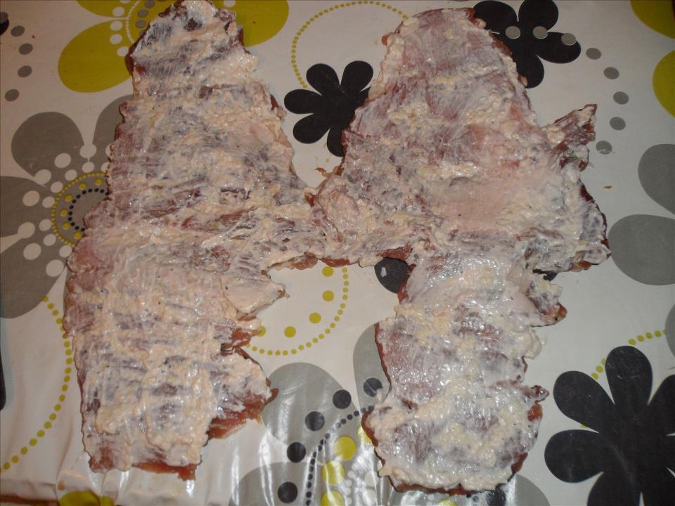 Rulada din carne de porc umpluta cu ou si ciuperci