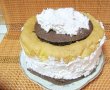 Tort alb-negru cu crema de martipan, capsuni si frisca-5